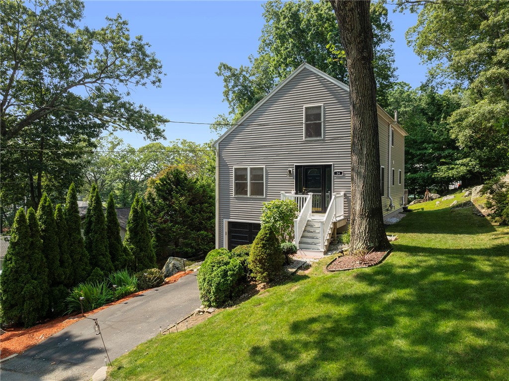 24 Smith Street Lincoln, RI 02865 - Photo 2 of 27