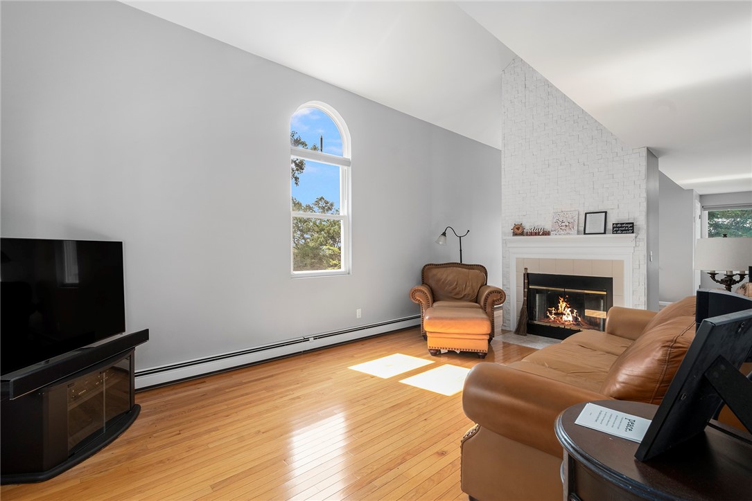 24 Smith Street Lincoln, RI 02865 - Photo 6 of 27