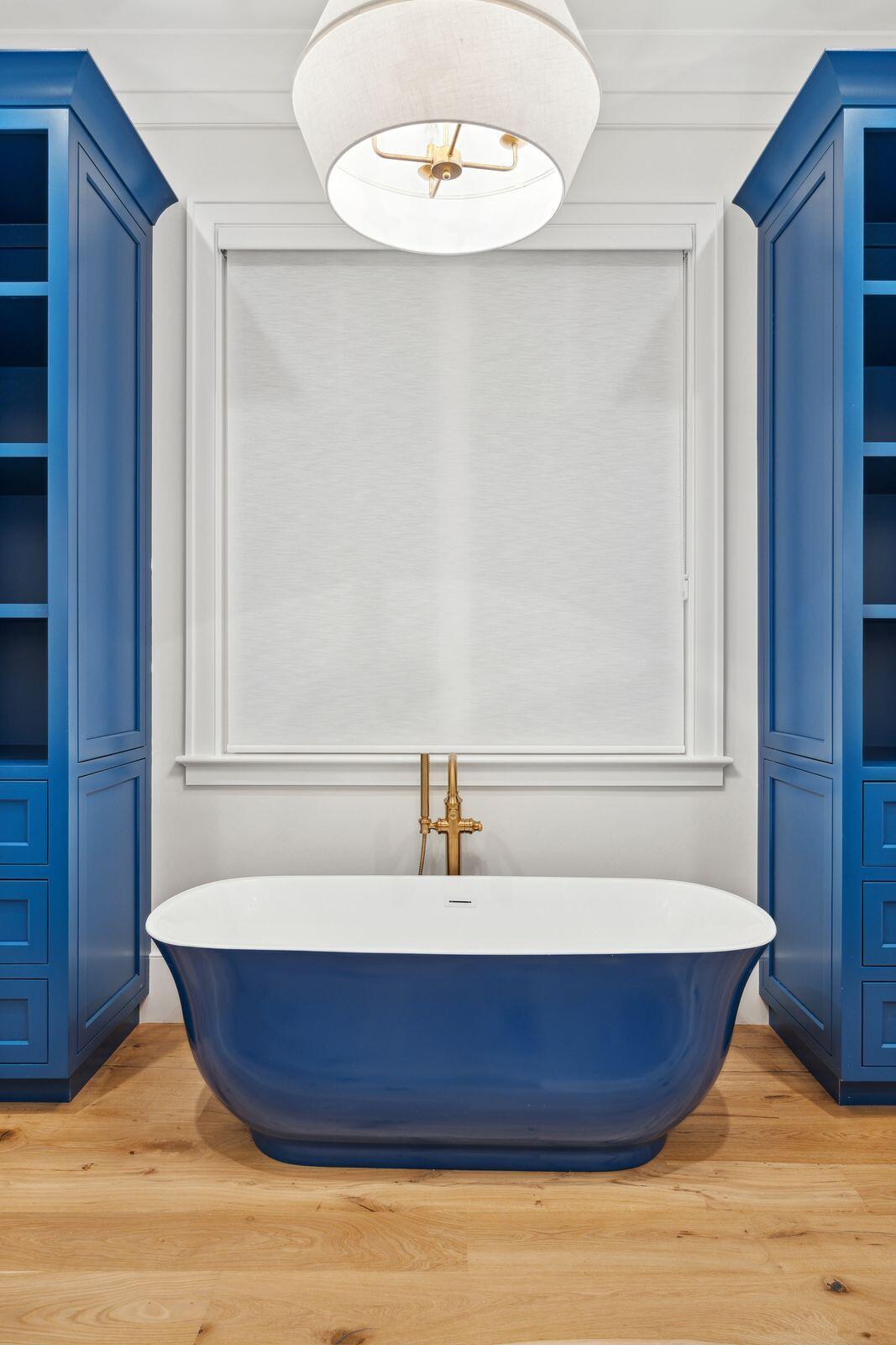 2 Falcon Point Road Kiawah Island, SC 29455 - Photo 27 of 66 First Floor Primary Blue Bath