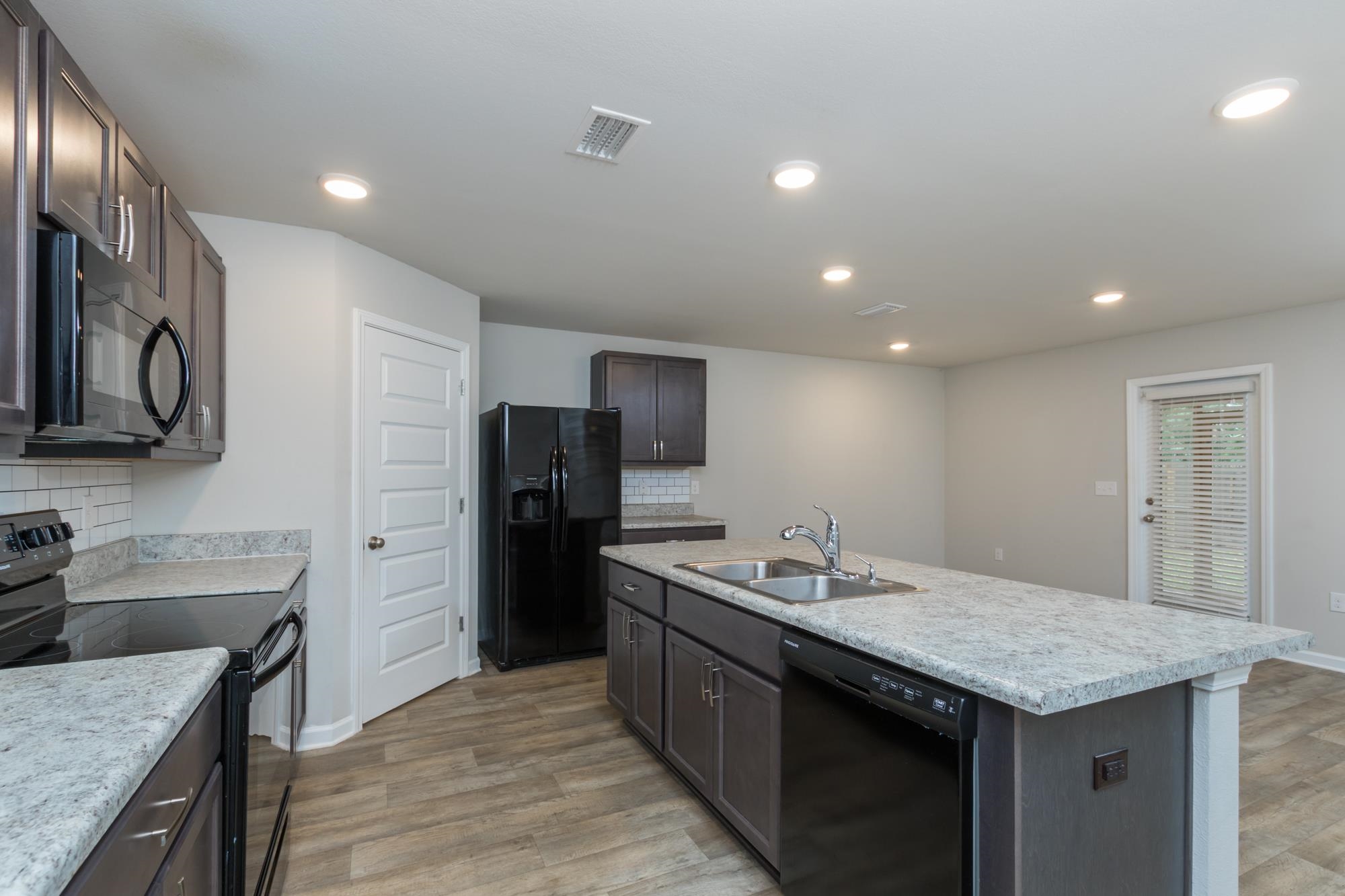 1386 Majesty Loop Foley, AL 36535 - Photo 5 of 30