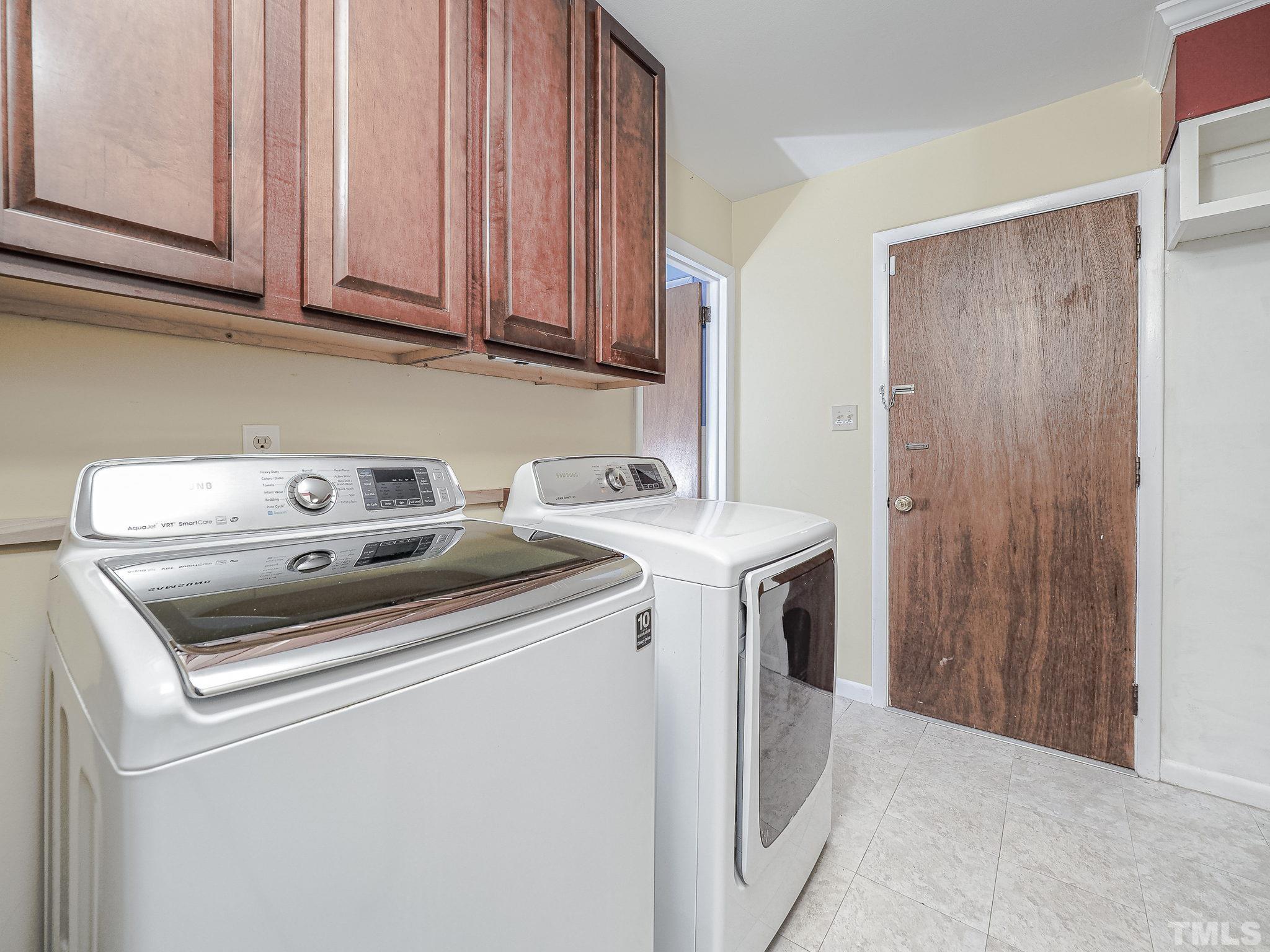 1314 Trinity Circle Raleigh, NC 27607 - Photo 11 of 33 a utility room with dryer and washer