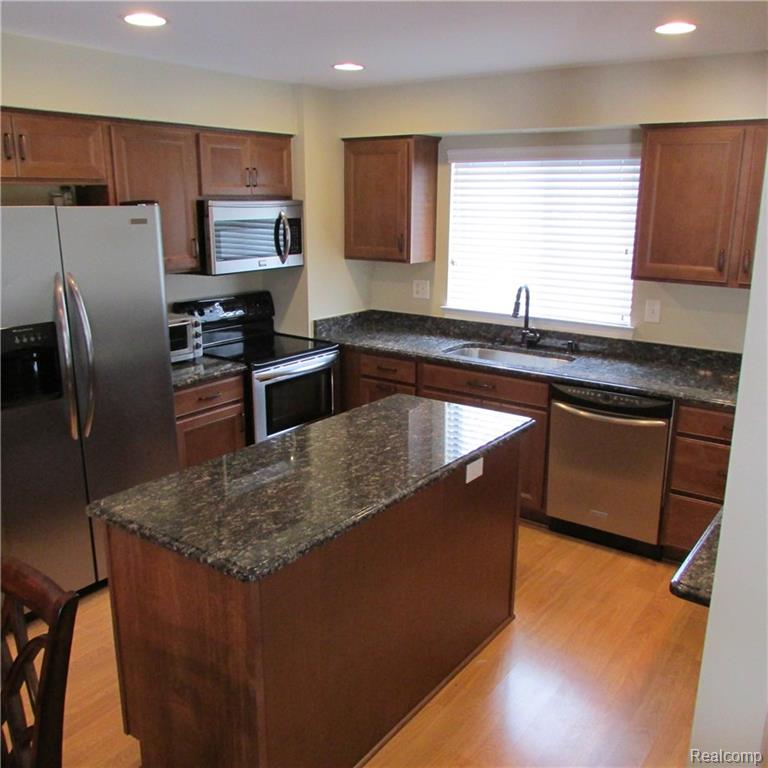 814 Francis Street Rochester Hills, MI 48307 - Photo 9 of 23
