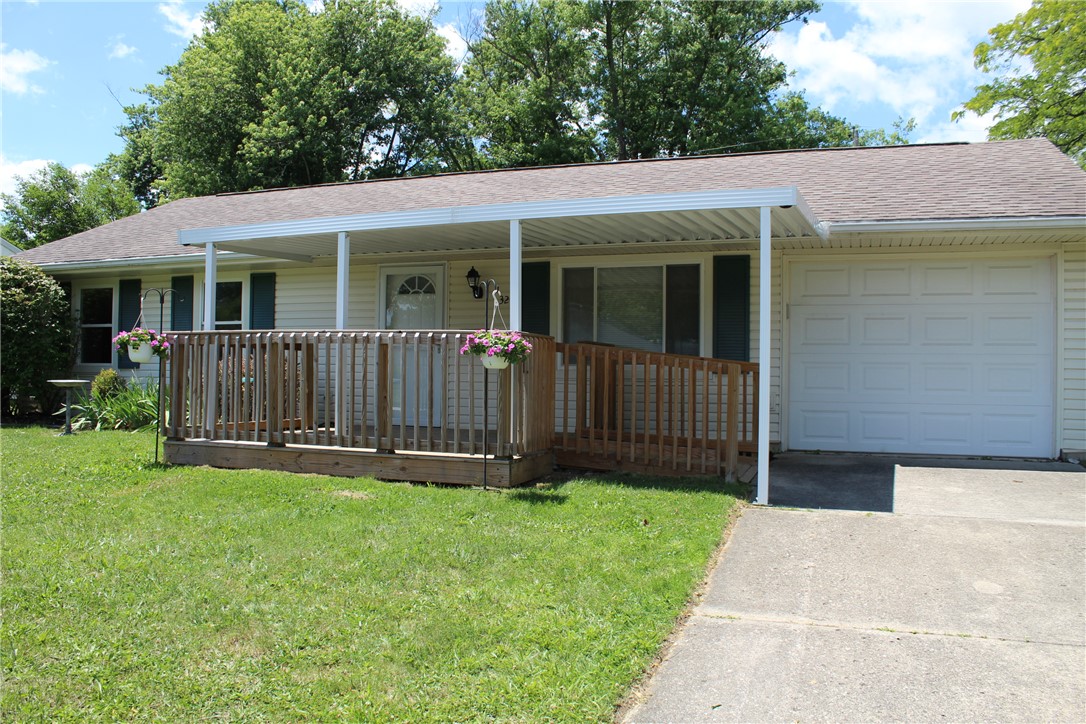 3215 Nantucket Street Springfield, OH 45503 - Photo 2 of 32