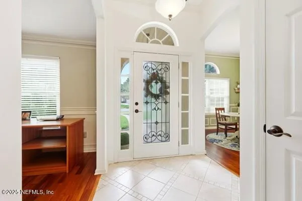 a view of livingroom with furniture