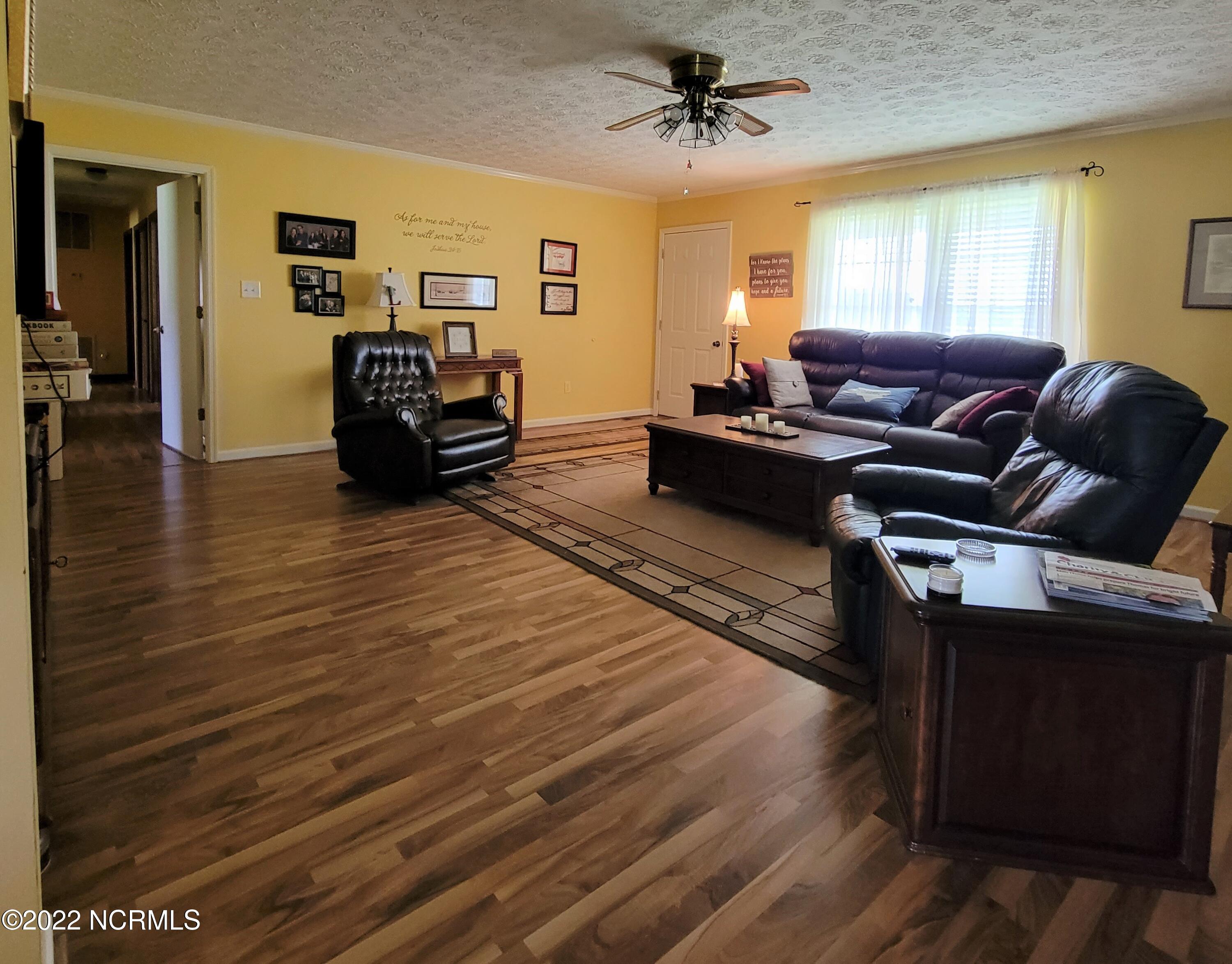 122 Cyrus Pollard Road Newport, NC 28570 - Photo 12 of 53 Living Room
