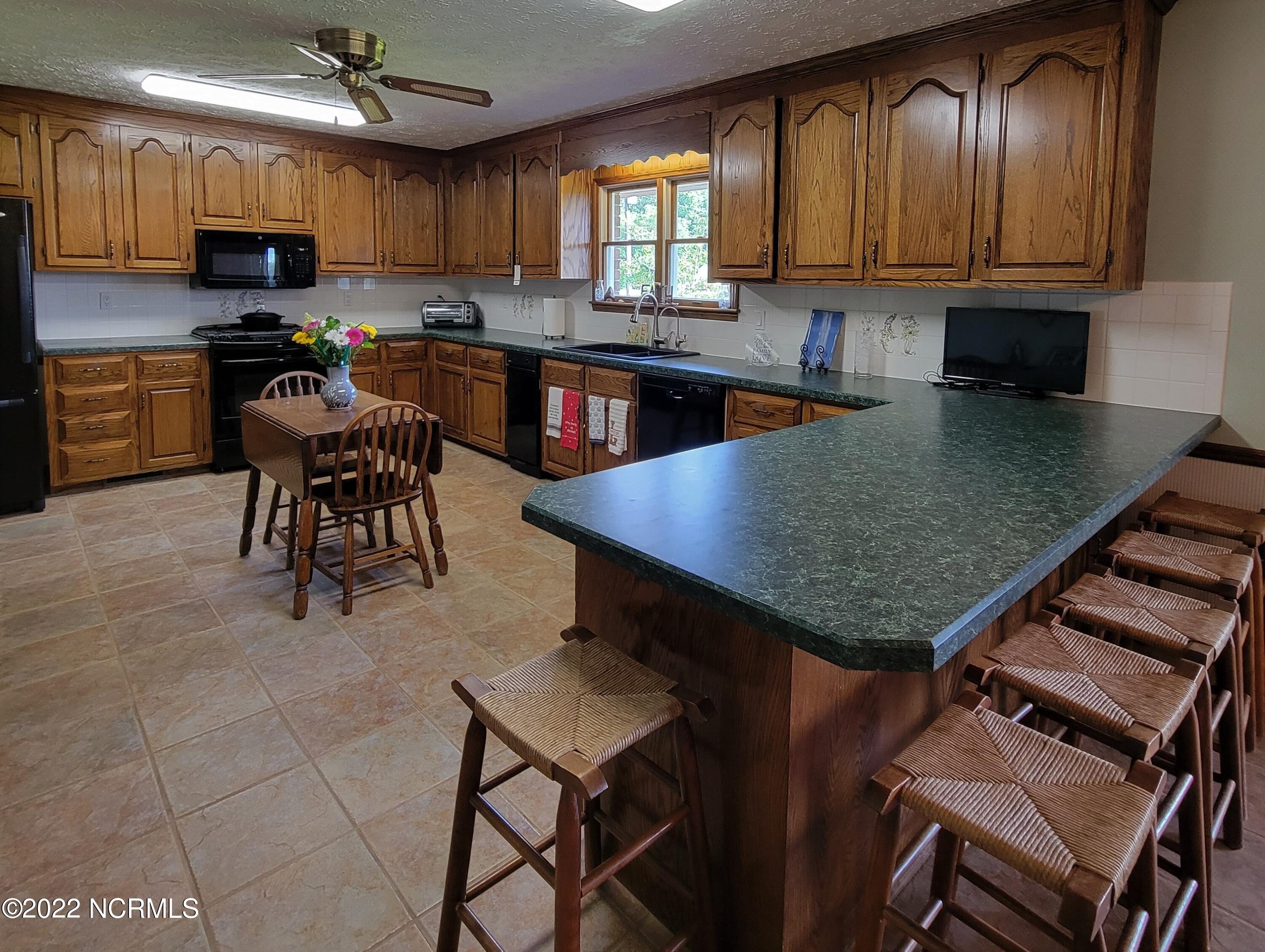 122 Cyrus Pollard Road Newport, NC 28570 - Photo 14 of 53 Kitchen