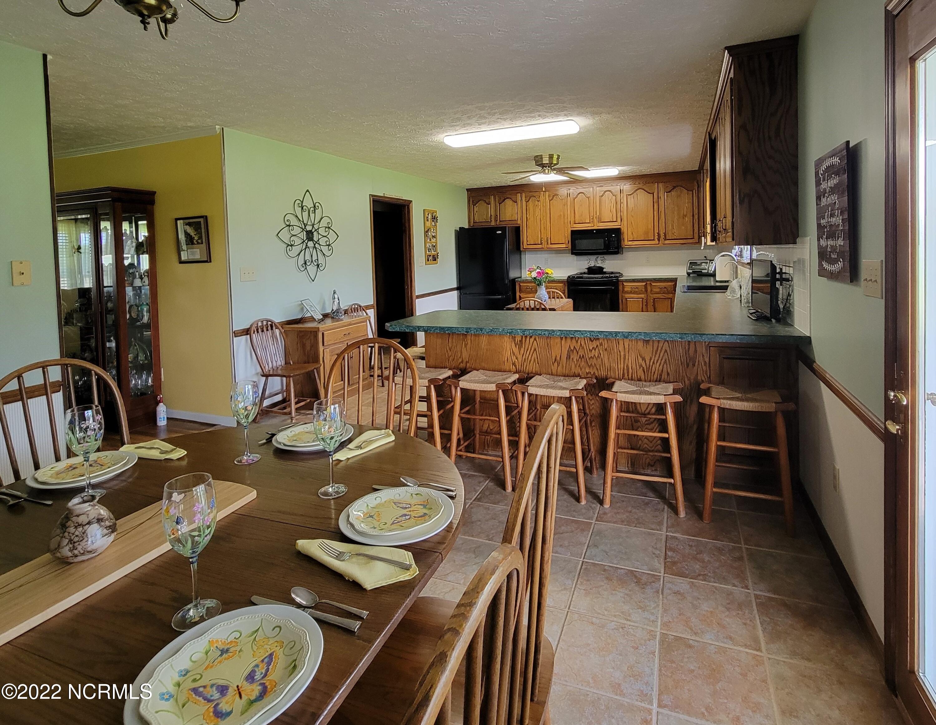 122 Cyrus Pollard Road Newport, NC 28570 - Photo 16 of 53 Kitchen