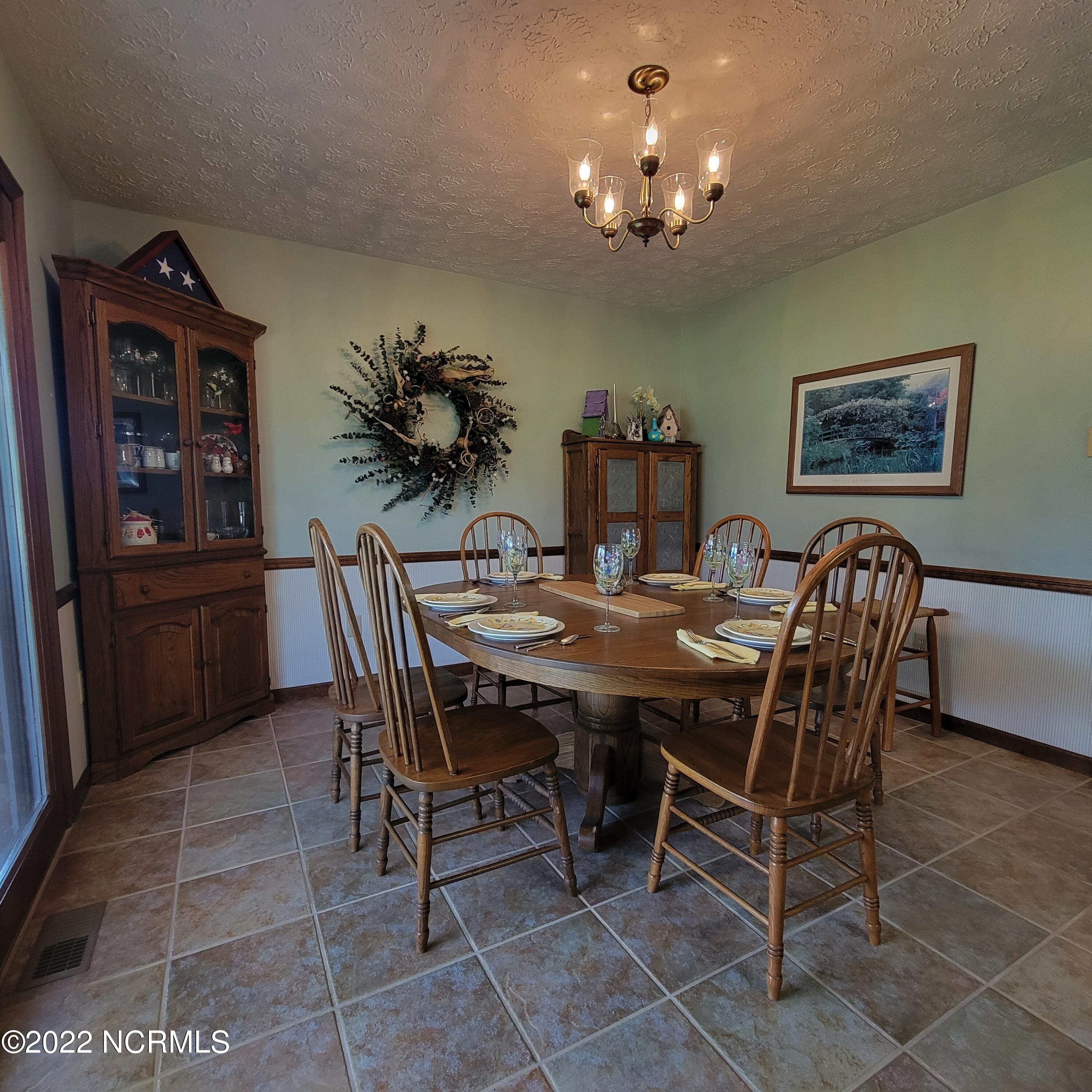 122 Cyrus Pollard Road Newport, NC 28570 - Photo 17 of 53 Dining
