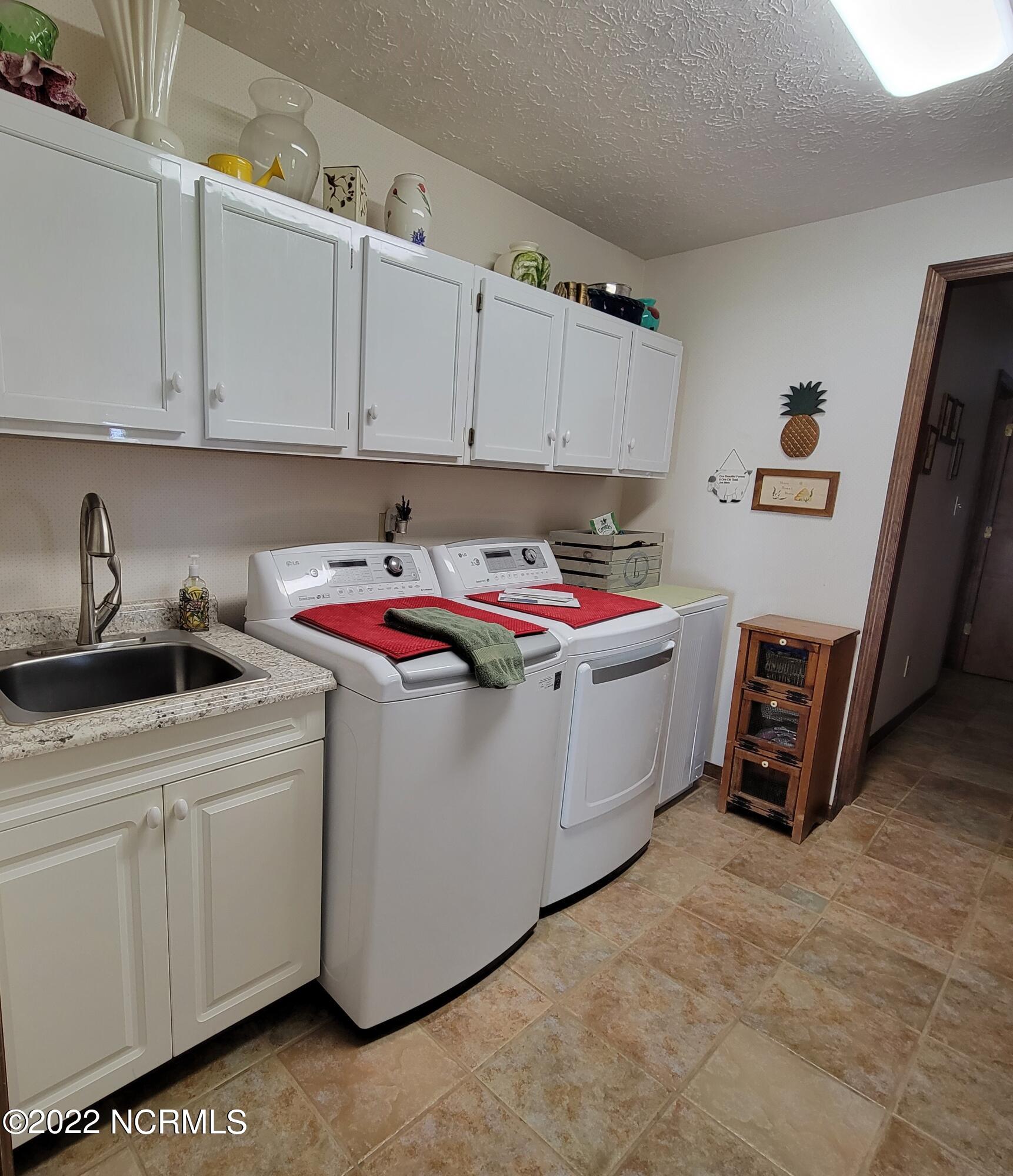 122 Cyrus Pollard Road Newport, NC 28570 - Photo 20 of 53 Laundry