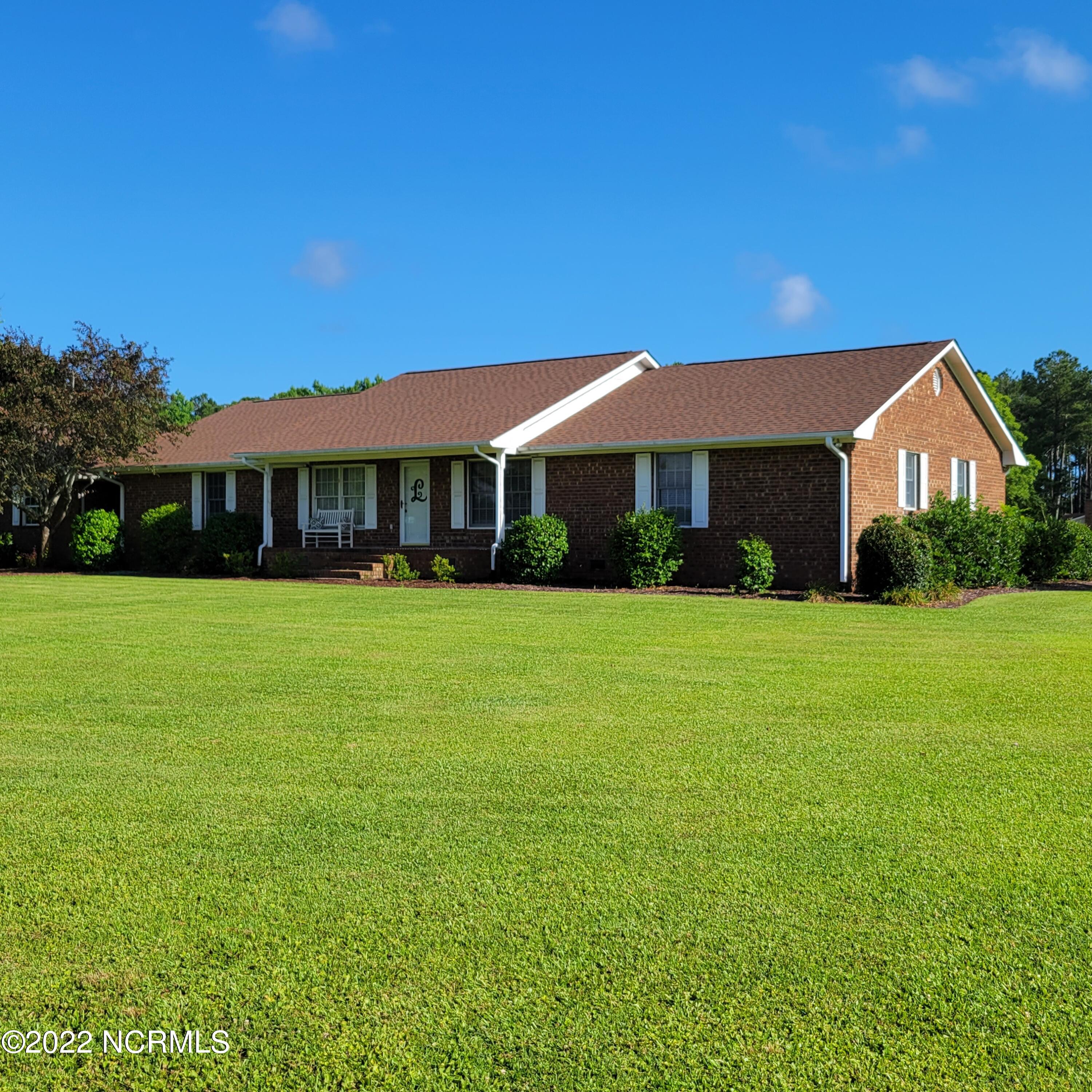 122 Cyrus Pollard Road Newport, NC 28570 - Photo 2 of 53 Front Right