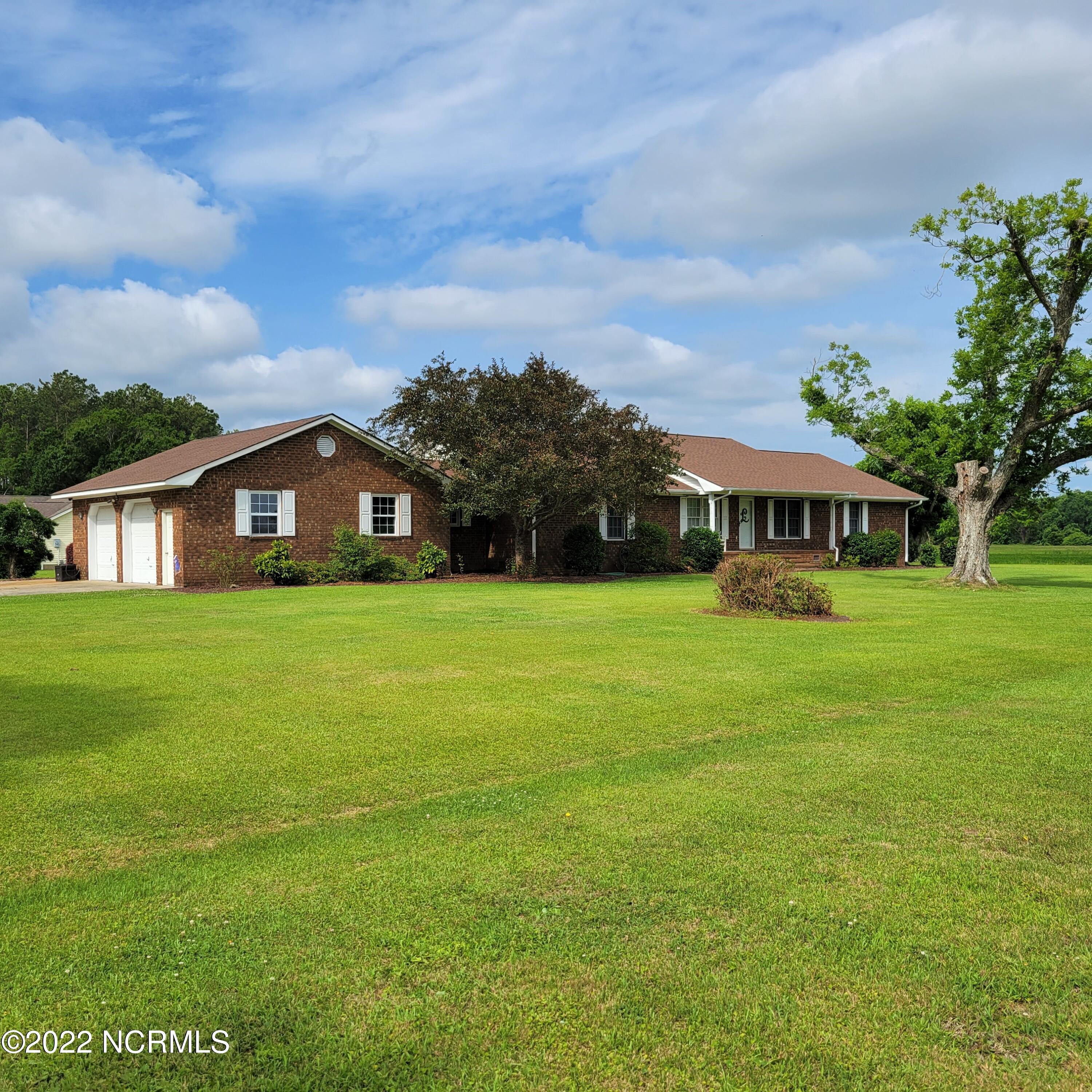 122 Cyrus Pollard Road Newport, NC 28570 - Photo 3 of 53 Left Front