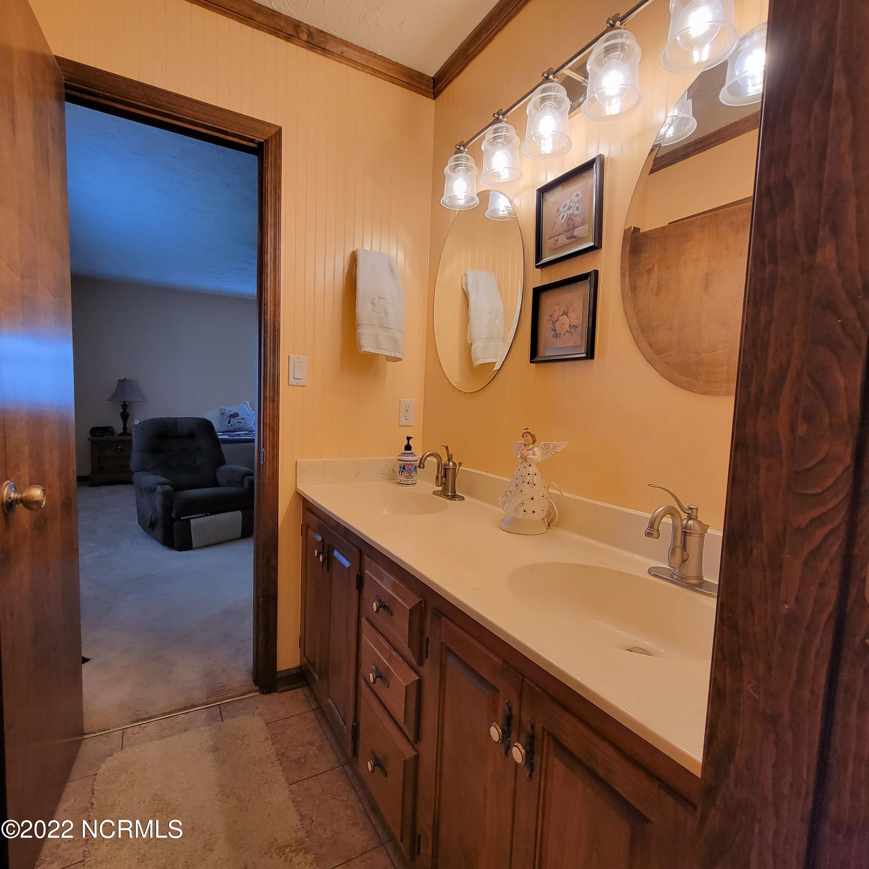 122 Cyrus Pollard Road Newport, NC 28570 - Photo 39 of 53 Master Bath