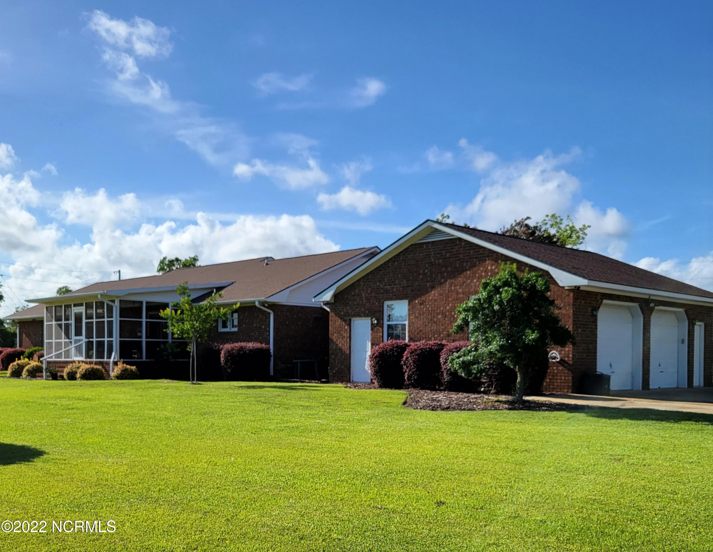 122 Cyrus Pollard Road Newport, NC 28570 - Photo 49 of 53 Back Right close