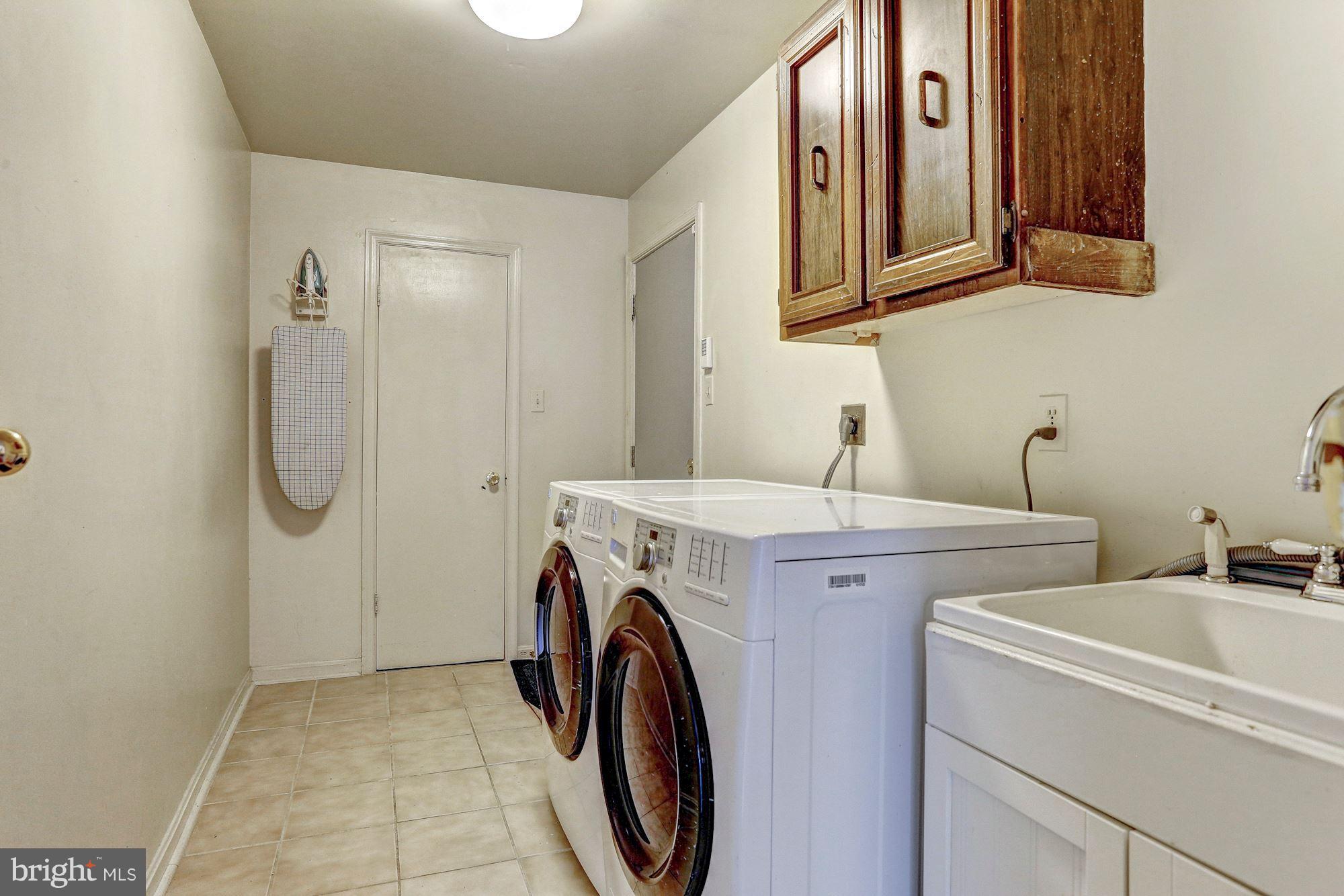 15005 Wellwood Road Silver Spring, MD 20905 - Photo 11 of 30 Main level laundry room with sink