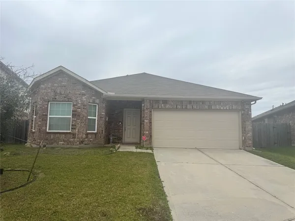 a front view of house with yard