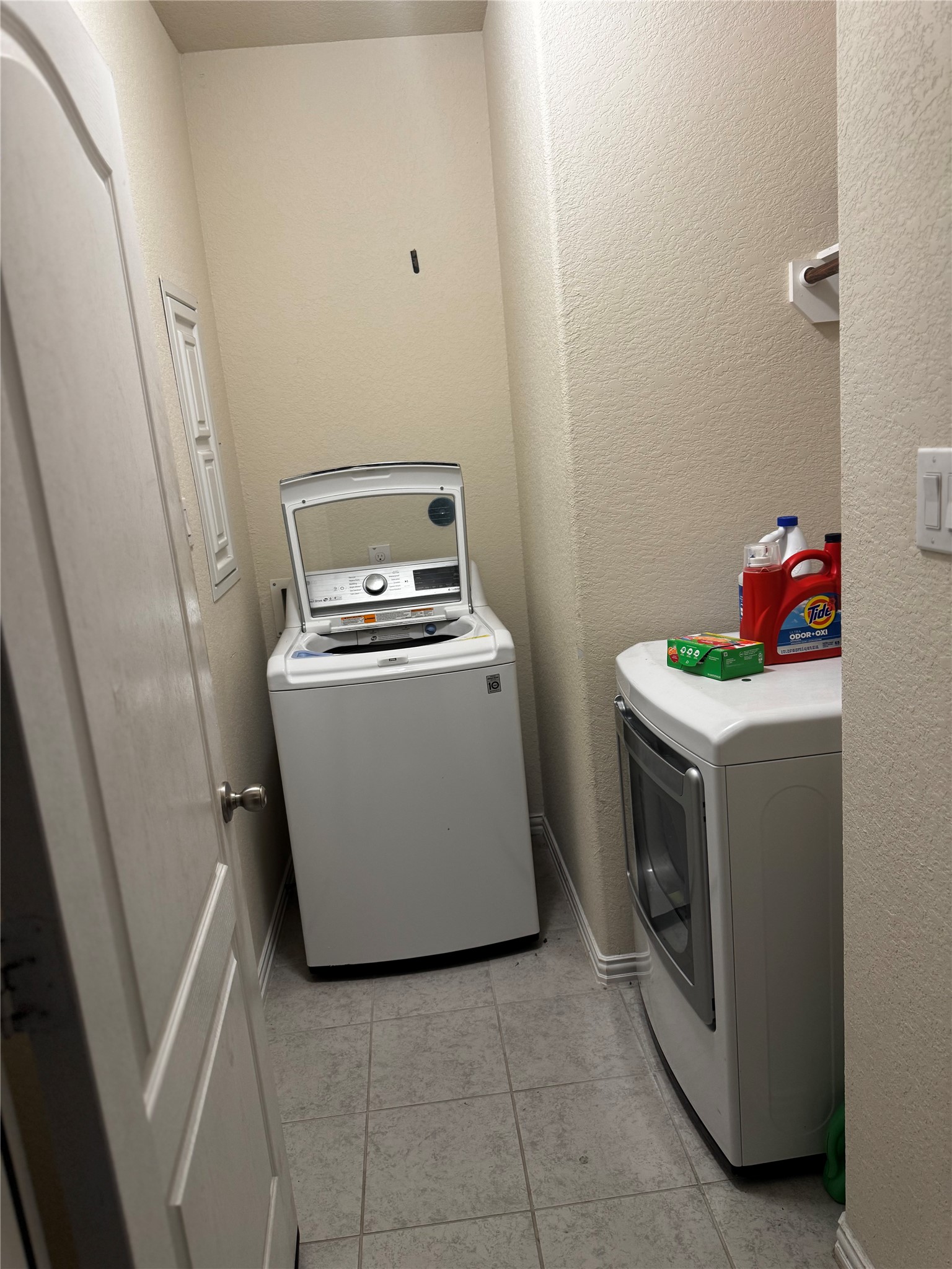 22739 Highland Maple Court Spring, TX 77373 - Photo 16 of 48 a utility room with dryer and washer