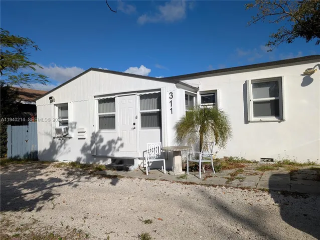 $1,600 | 311 Southwest 2nd Avenue, Unit 1, Dania Beach, FL 33004