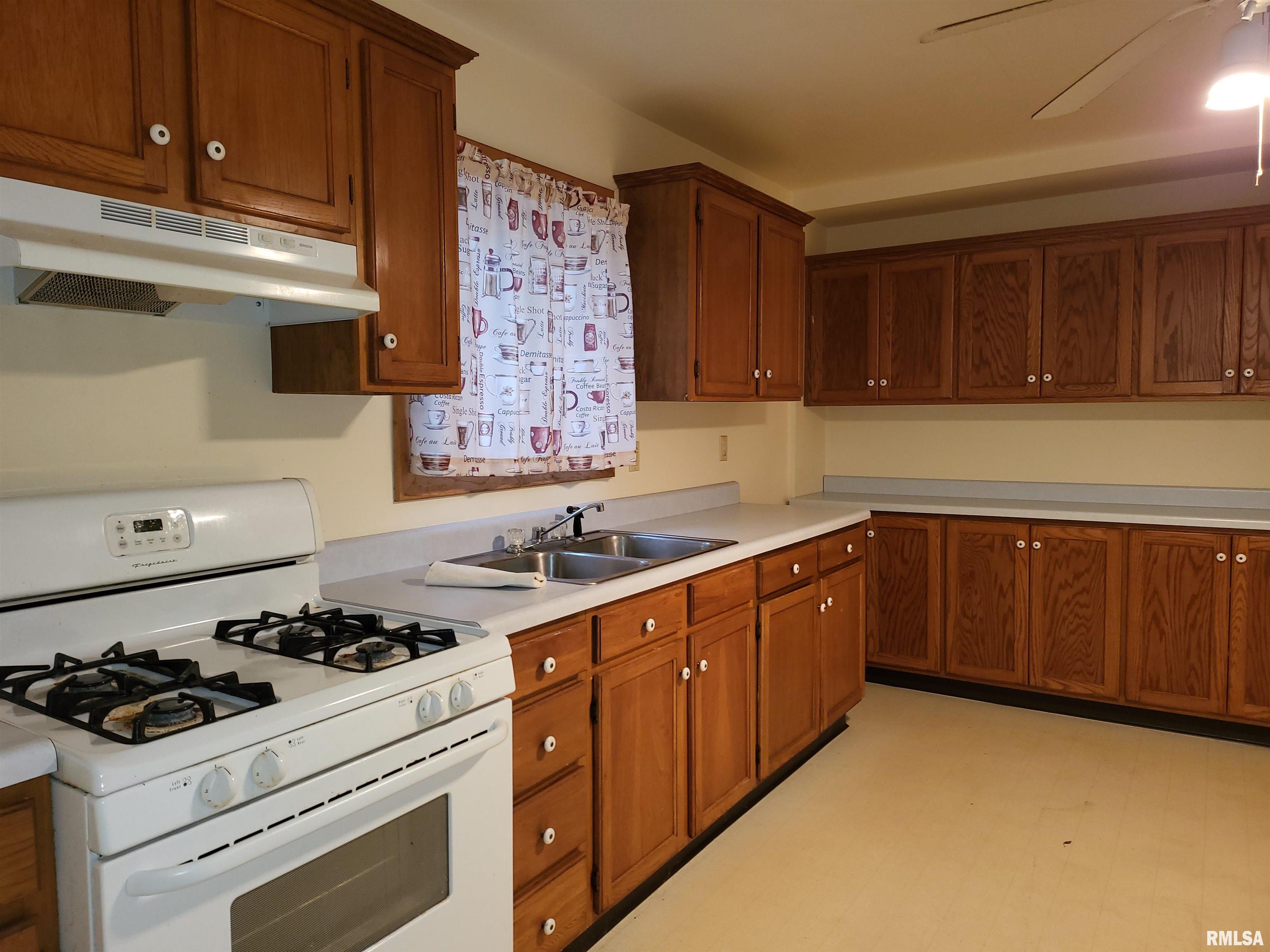 1012 South College Street Springfield, IL 62704 - Photo 4 of 7 Gallery Image 4