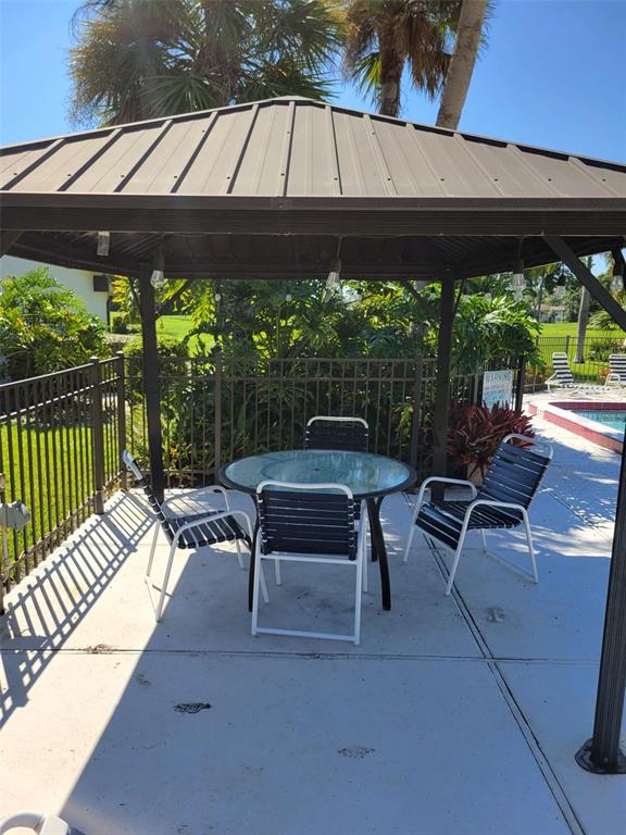 3553 Longmeadow, Unit 27 Sarasota, FL 34235 - Photo 23 of 28