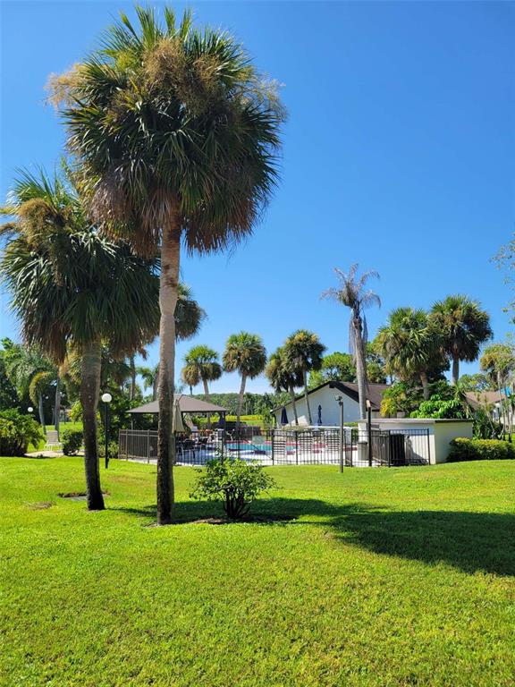 3553 Longmeadow, Unit 27 Sarasota, FL 34235 - Photo 8 of 28