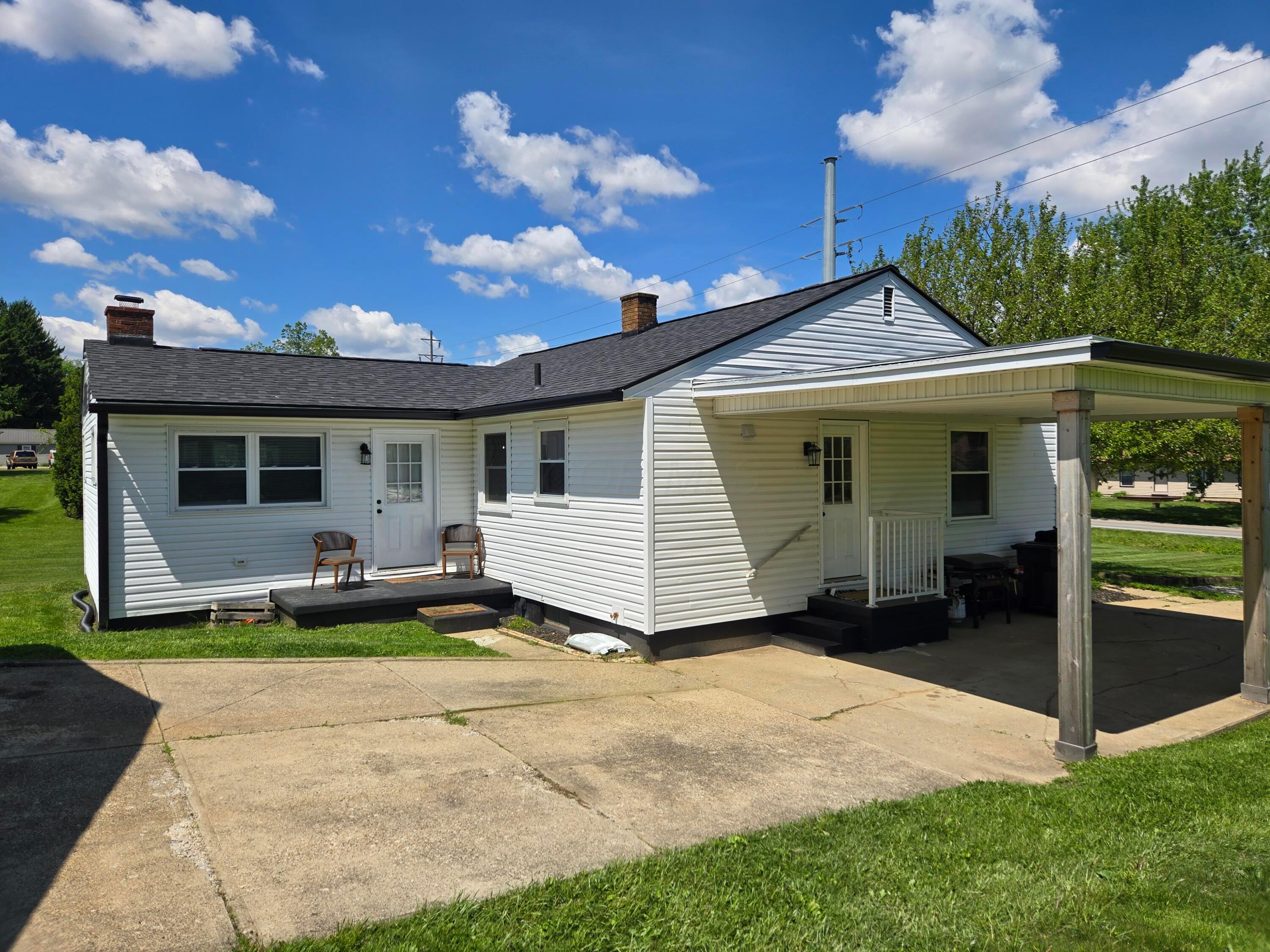 1105 Coonpath Road Northwest Lancaster, OH 43130 - Photo 3 of 40 1000010860