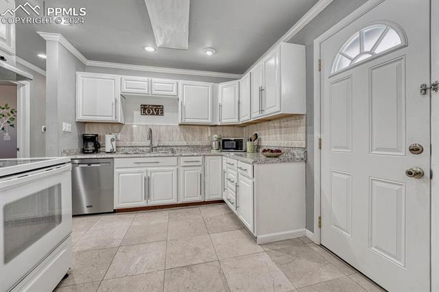 1825 Whitman Road Colorado Springs, CO 80910 - Photo 9 of 31