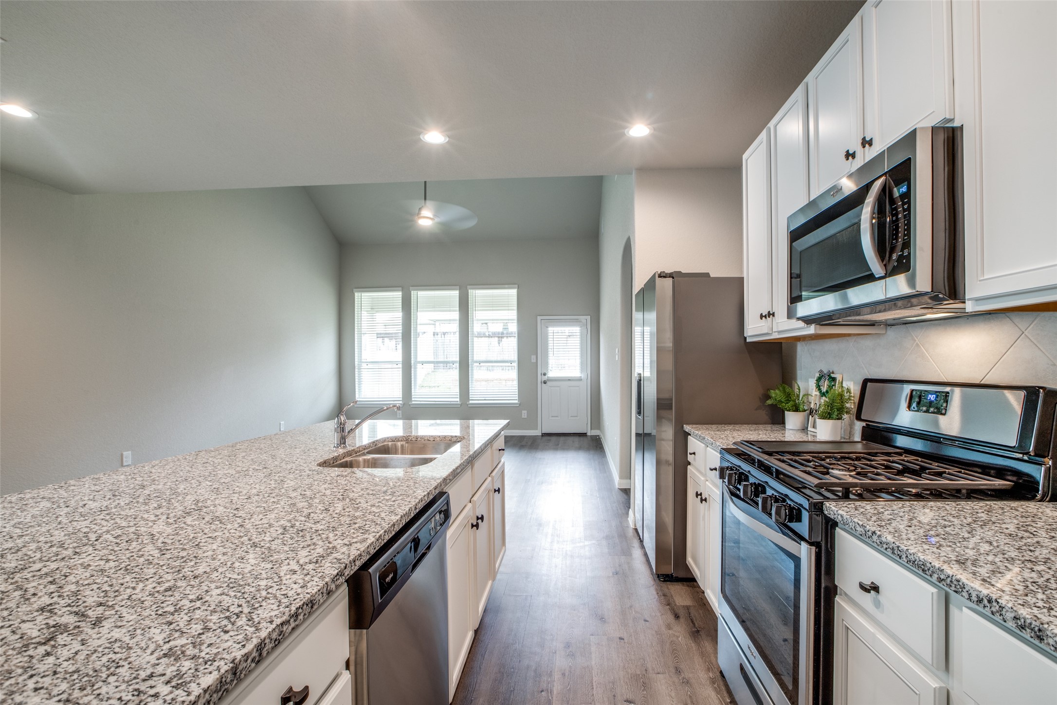 3649 Cub Drive Conroe, TX 77301 - Photo 6 of 36