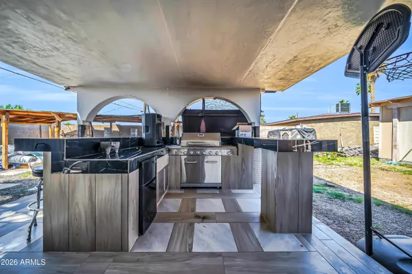 a view of a backyard with plants