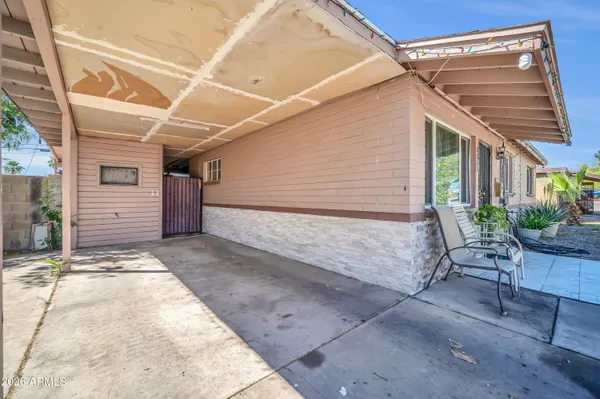 a house with yard and swimming pool