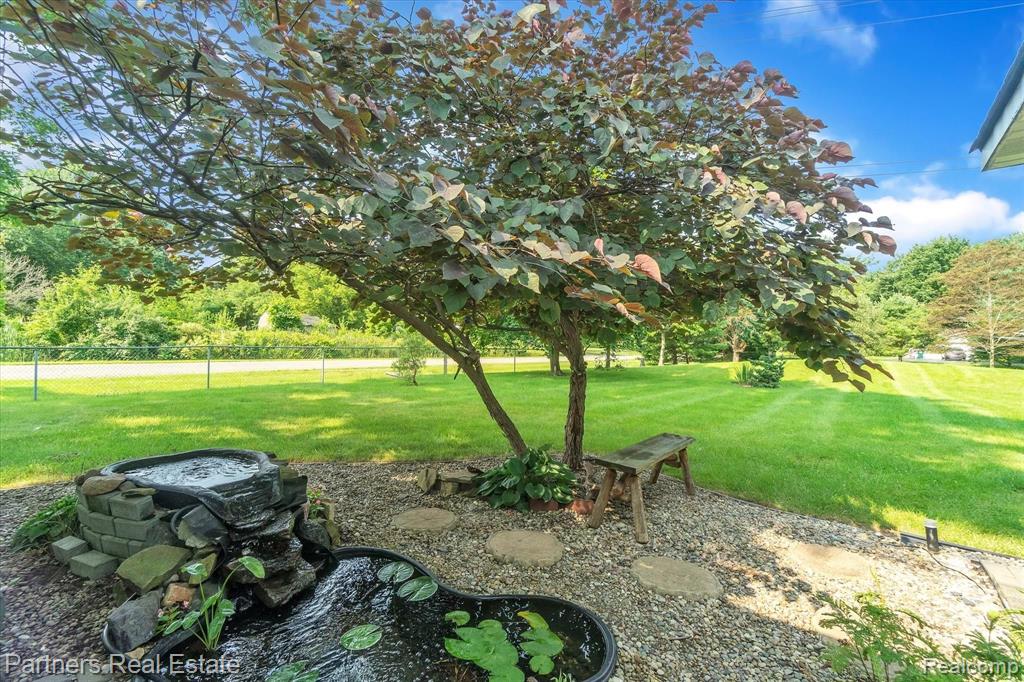 2505 Oak Grove Road Howell, MI 48855 - Photo 4 of 34