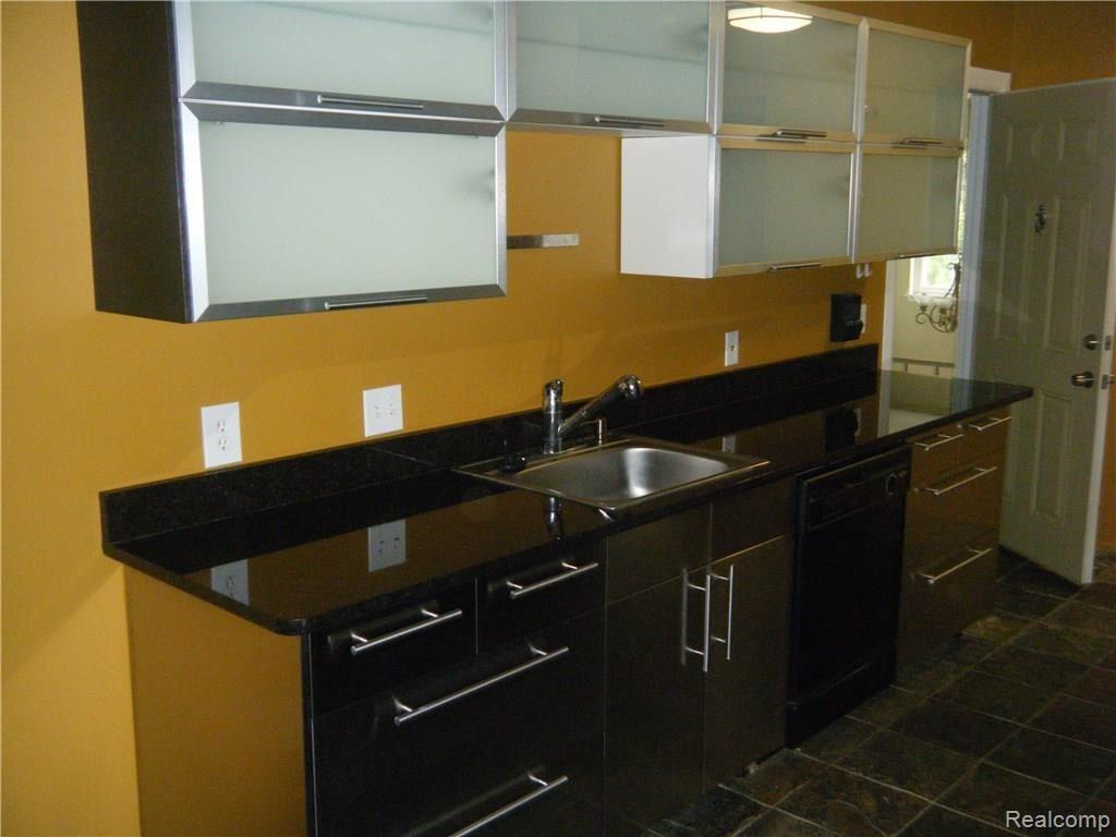 807 West Maple Road Clawson, MI 48017 - Photo 6 of 9