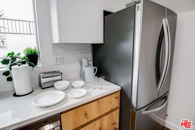 $5,000 | 124 South Croft Avenue, Unit 103, Los Angeles, CA 90048