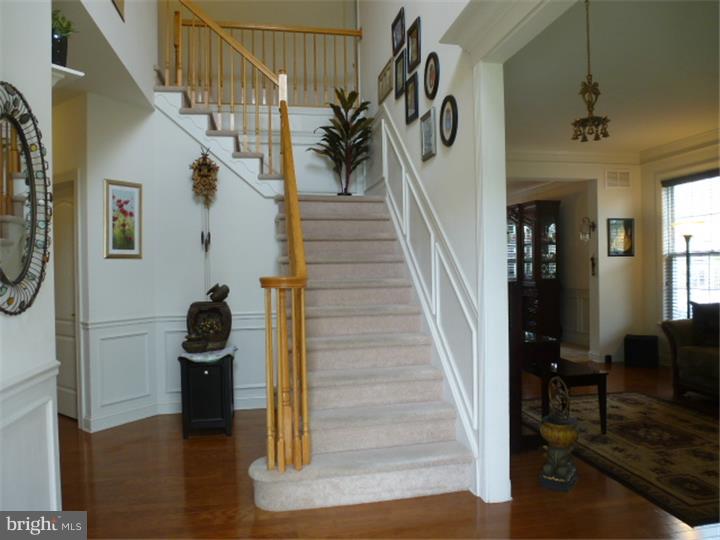 9 Mayfield Road Bordentown, NJ 08505 - Photo 3 of 25 Foyer