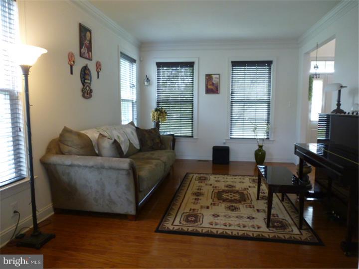 9 Mayfield Road Bordentown, NJ 08505 - Photo 4 of 25 Living Room