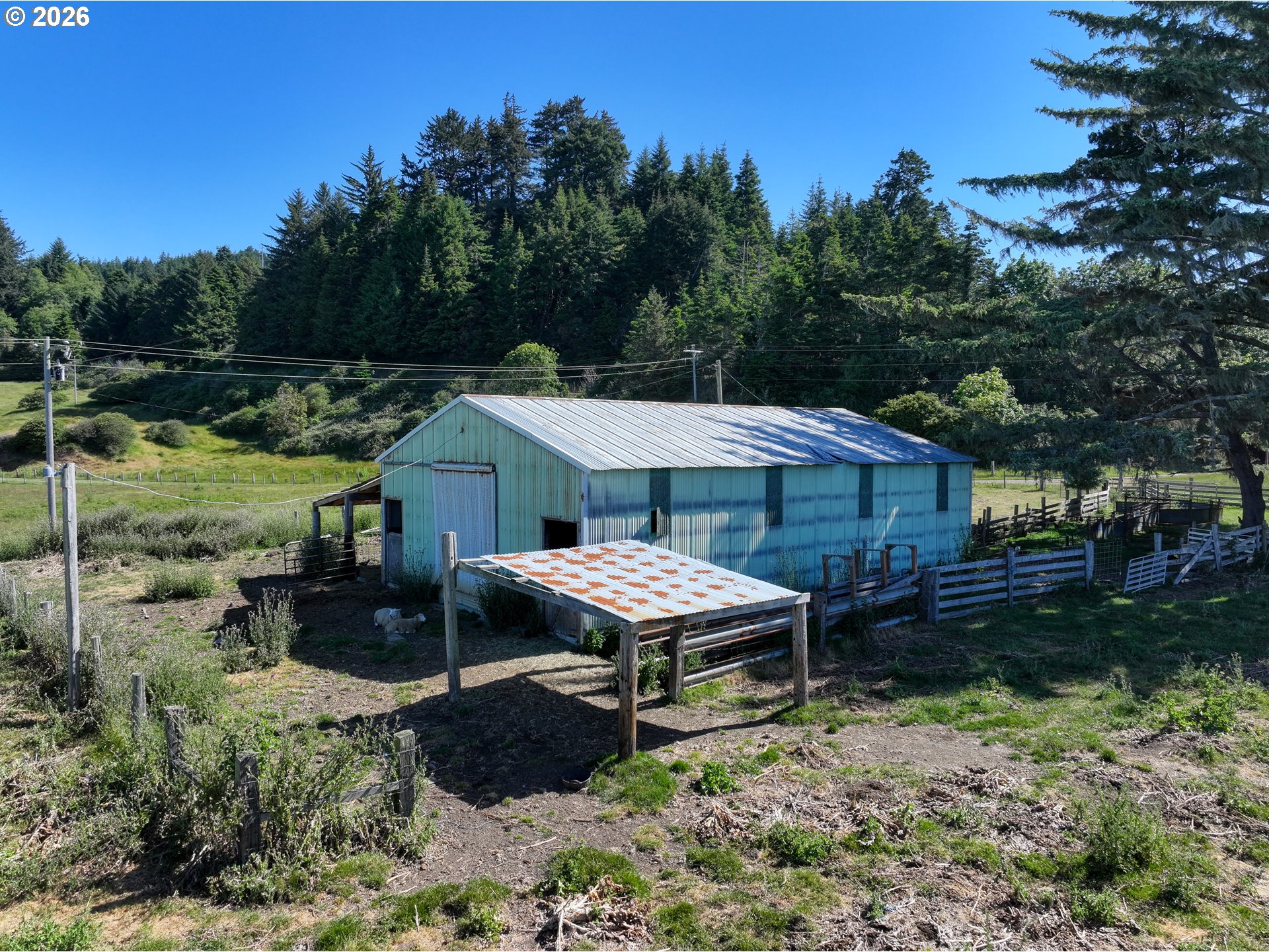 94665 North Bank Pistol River Road Gold Beach, OR 97444 - Photo 25 of 48 Barn