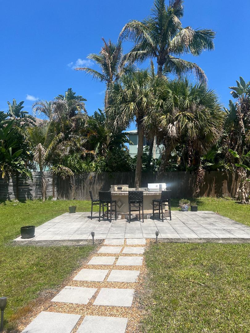 462 Granada Street, Unit B Fort Pierce, FL 34949 - Photo 2 of 3 462 Grananda outside