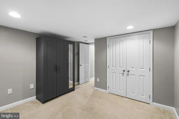 $3,500 | 300 South Robinson Street, Baltimore, MD 21224