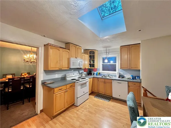 $3,200 | 1160 Brentwood Avenue, Bethlehem, PA 18017