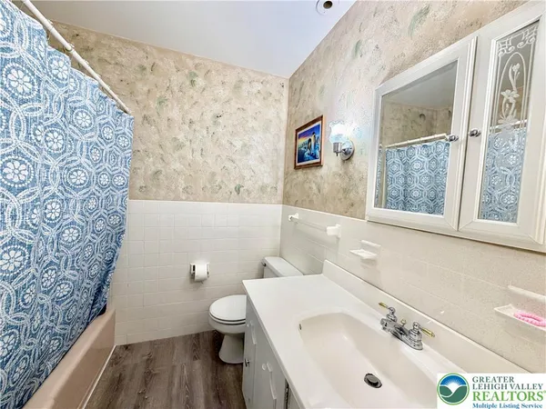 $3,200 | 1160 Brentwood Avenue, Bethlehem, PA 18017
