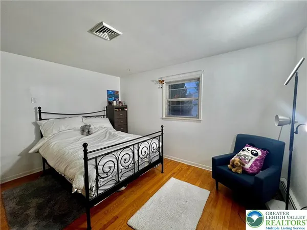 $3,200 | 1160 Brentwood Avenue, Bethlehem, PA 18017