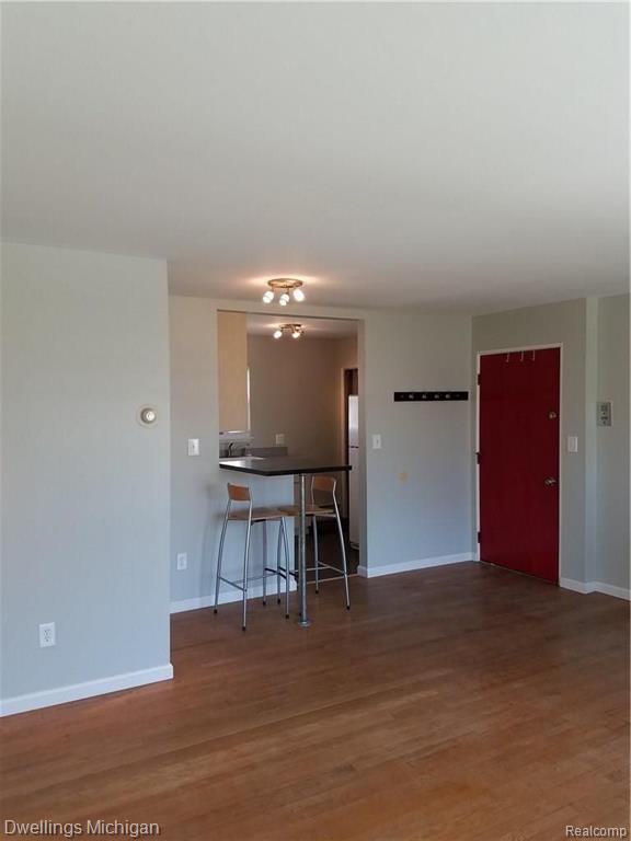2716 West Thirteen Mile Road Royal Oak, MI 48073 - Photo 6 of 17