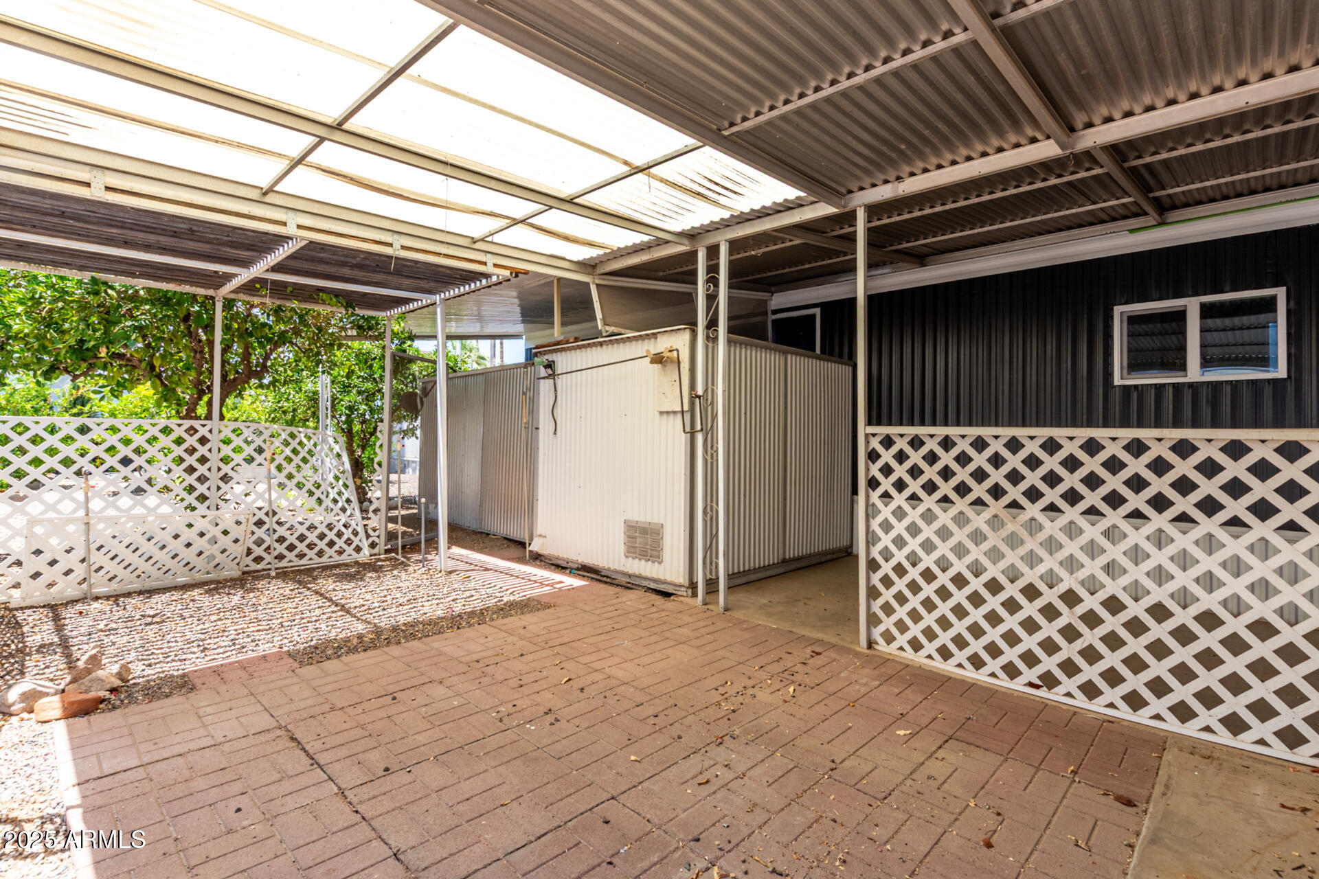 2050 West Dunlap Avenue, Unit D42 Phoenix, AZ 85021 - Photo 2 of 30 a view of a backyard