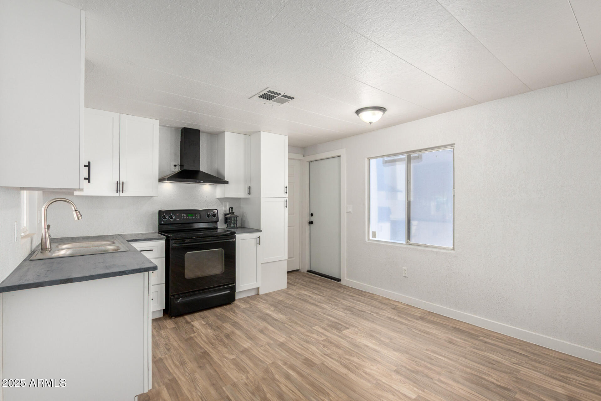 2050 West Dunlap Avenue, Unit D42 Phoenix, AZ 85021 - Photo 21 of 30 a kitchen with granite countertop a stove and a sink