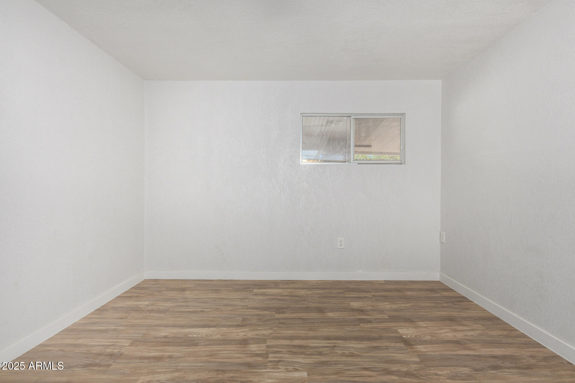 2050 West Dunlap Avenue, Unit D42 Phoenix, AZ 85021 - Photo 23 of 30 a view of an empty room