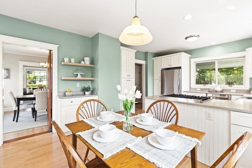 91 Pleasant Street Reading, MA 01867 - Photo 12 of 39