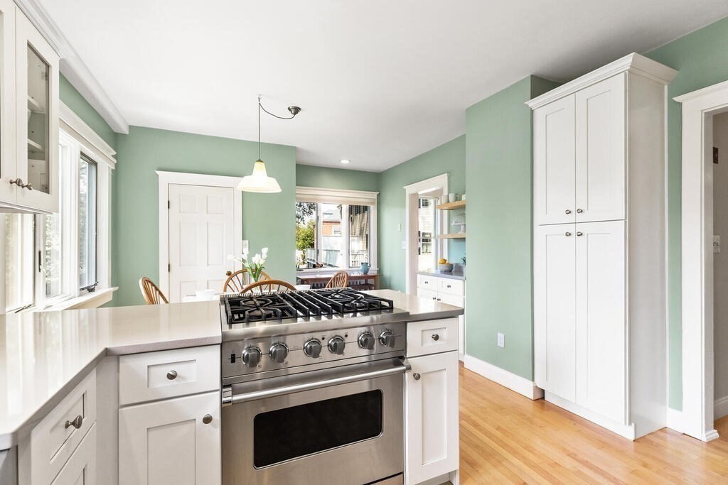 91 Pleasant Street Reading, MA 01867 - Photo 16 of 39