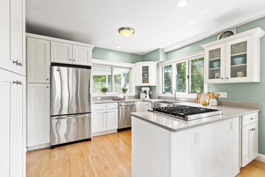 91 Pleasant Street Reading, MA 01867 - Photo 17 of 39