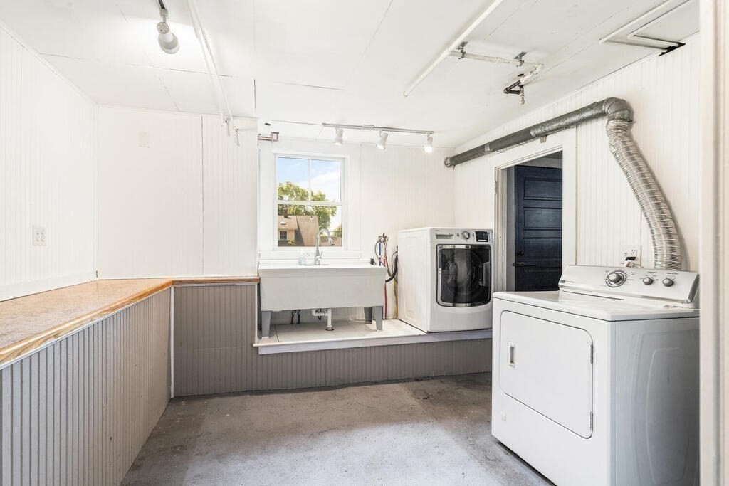 91 Pleasant Street Reading, MA 01867 - Photo 32 of 39