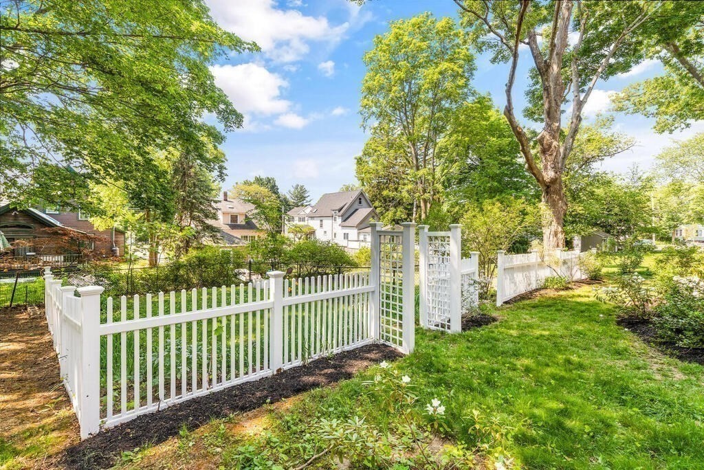 91 Pleasant Street Reading, MA 01867 - Photo 34 of 39