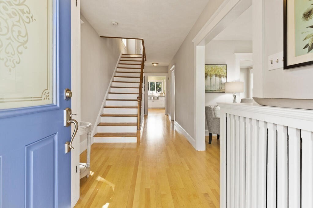 91 Pleasant Street Reading, MA 01867 - Photo 4 of 39